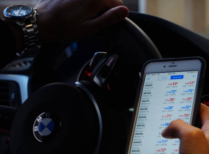 Mobile trading and financial independence with FxMint